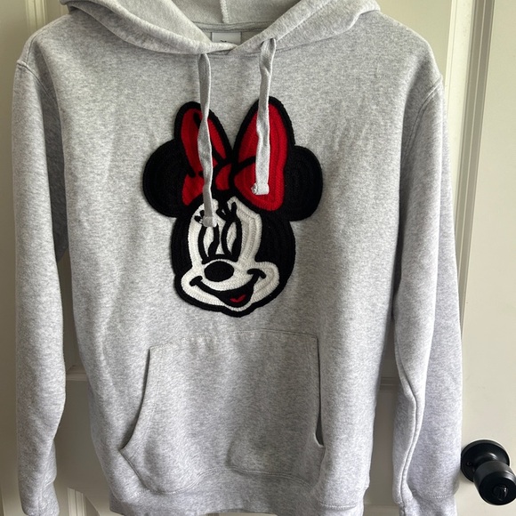 Like new! Disney Gray Hoodie with crocheted Minnie Mouse Design size M. - Picture 3 of 10
